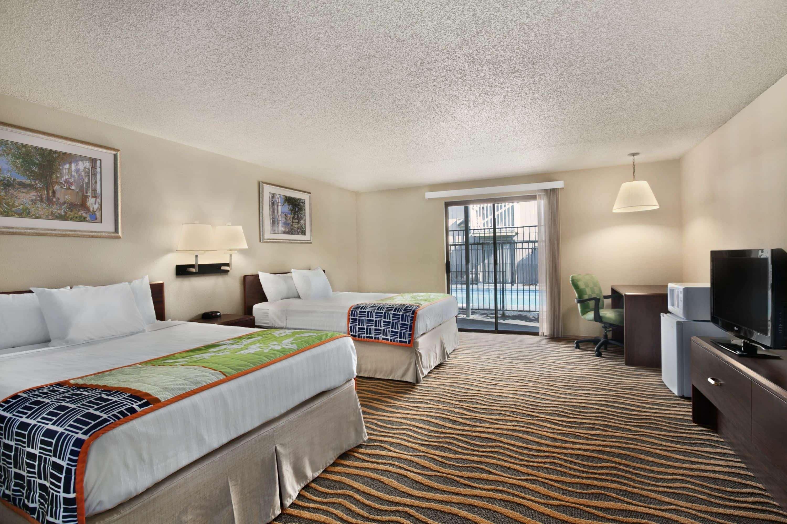 South Tacoma Suites Exteriör bild