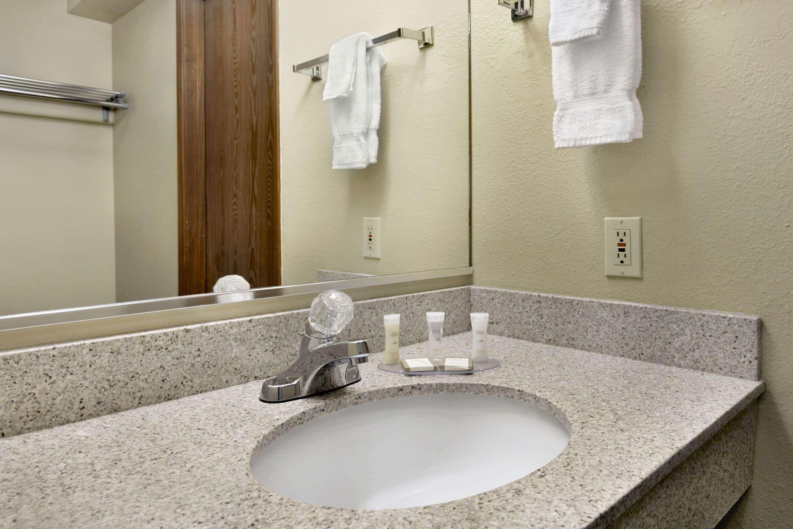 South Tacoma Suites Exteriör bild