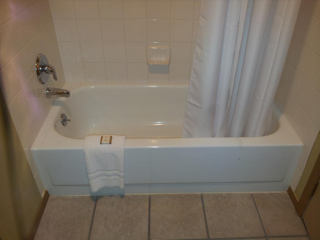 South Tacoma Suites Rum bild
